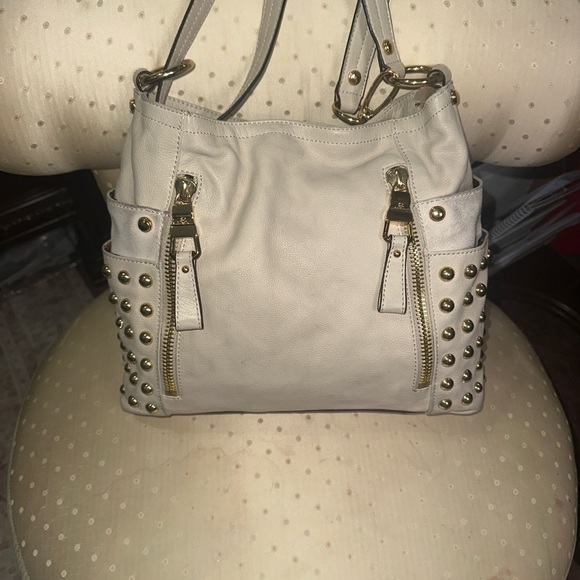B Makowsky beautiful cream and gold studded shoulder back - Picture 4 of 10